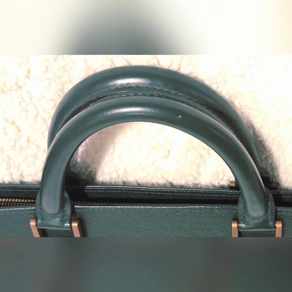Louis Vuitton Porte Documents Lozan in Dark Green Taiga Leather VI0996